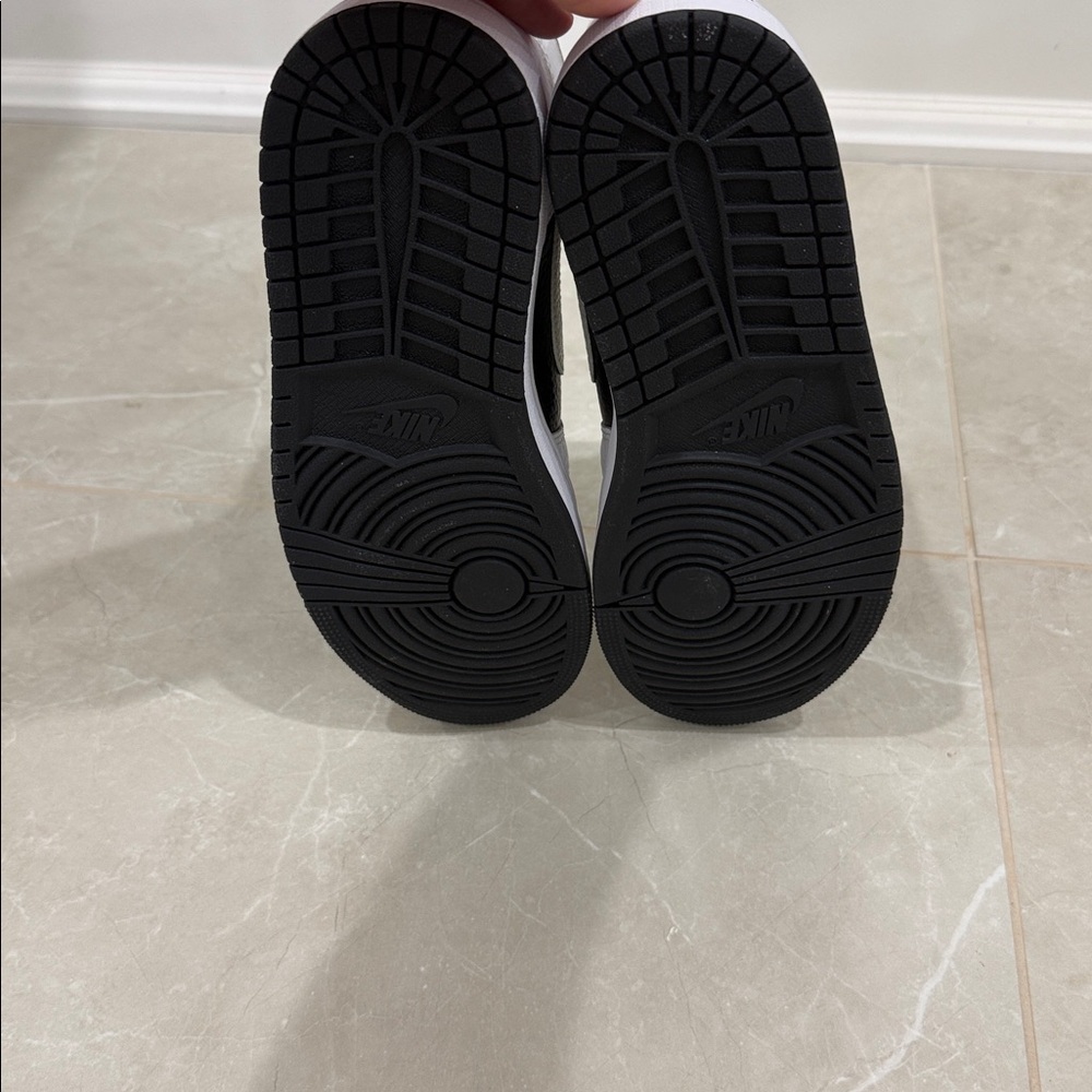 Women’s Air Jordan 1 Mid “Black/White Split - Picture 8 of 9